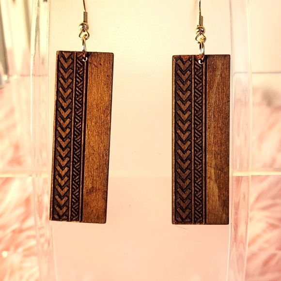 Jewelry - Elegant Brown Wooden Earrings (R91)